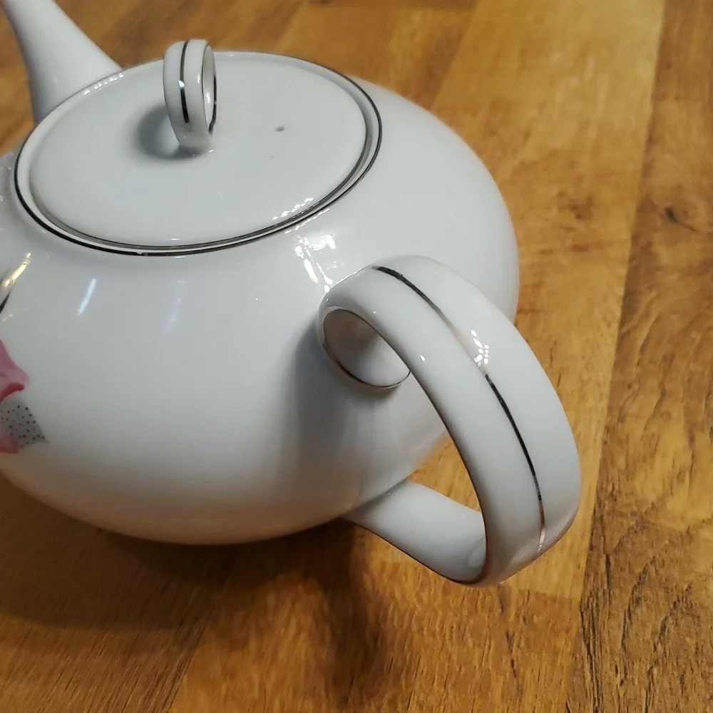 Gold China White Teapot With Pink Flowers And Silver Edges‎ Nagoya Shokai T-1116